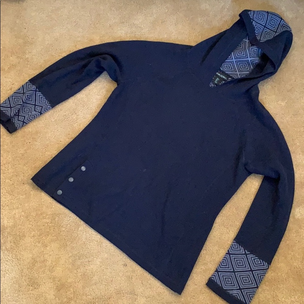 Nice, patterned hoodie, sweater